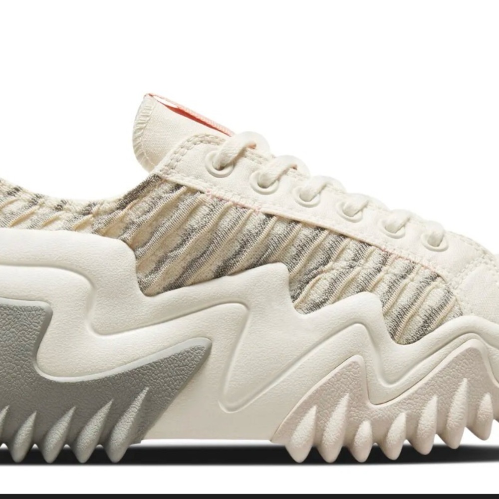Converse Stylish Cream and Gray Women's Sneakers - Picture 4 of 9